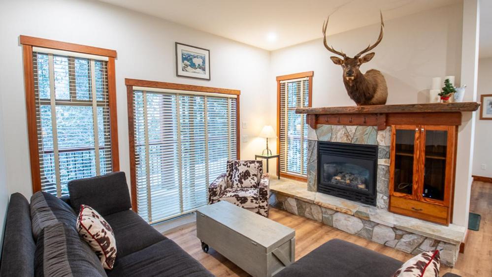 Snow Creek Lodge By Fernie Lodging Co Exterior foto